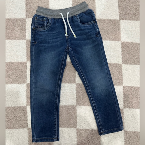 Boys bundle featuring 3 items in boys size 4 - Picture 2 of 9